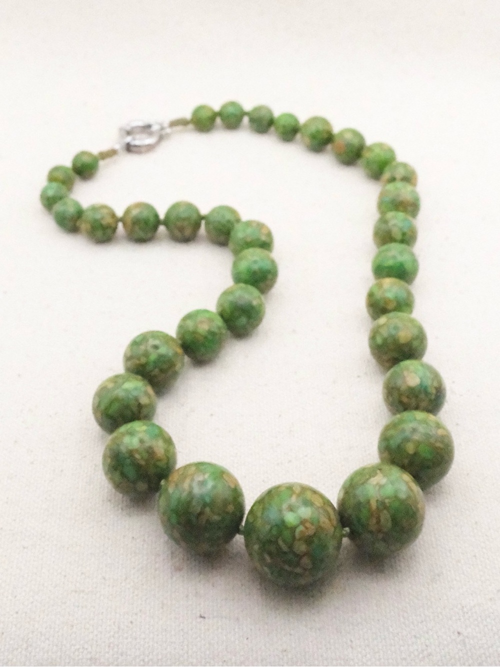 VINTAGE Chunky Green Mosiac Graduated Beaded Necklace Bold Statement Necklace